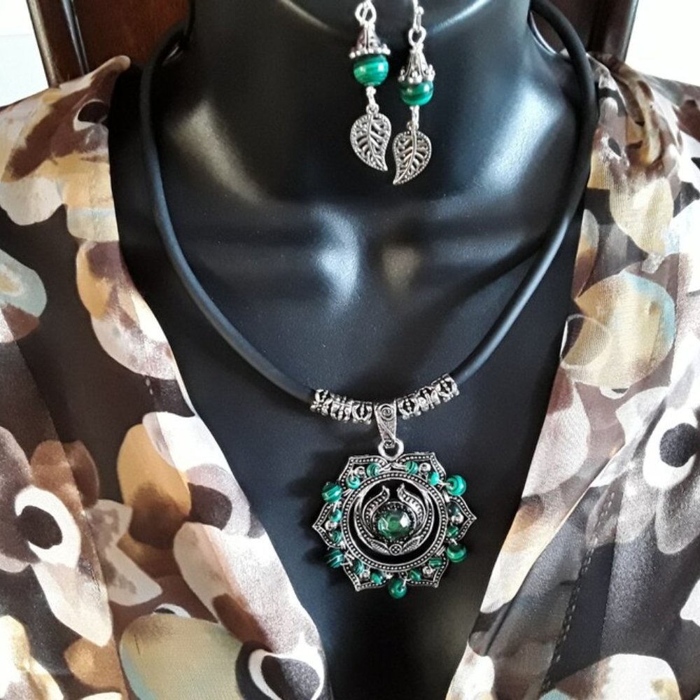 Vtg pendant embellished natural malachite and earrings set.